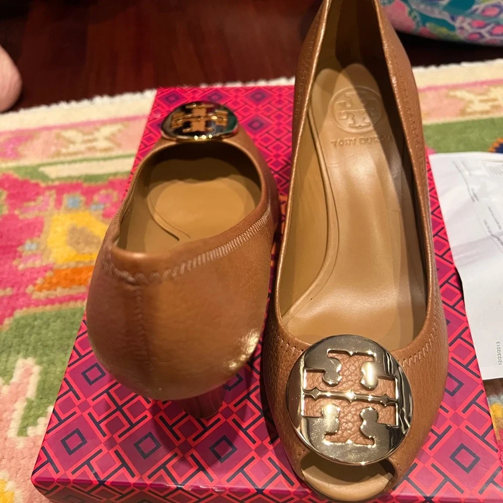 NWT Tory Burch Royal Tan Wedge Size 7